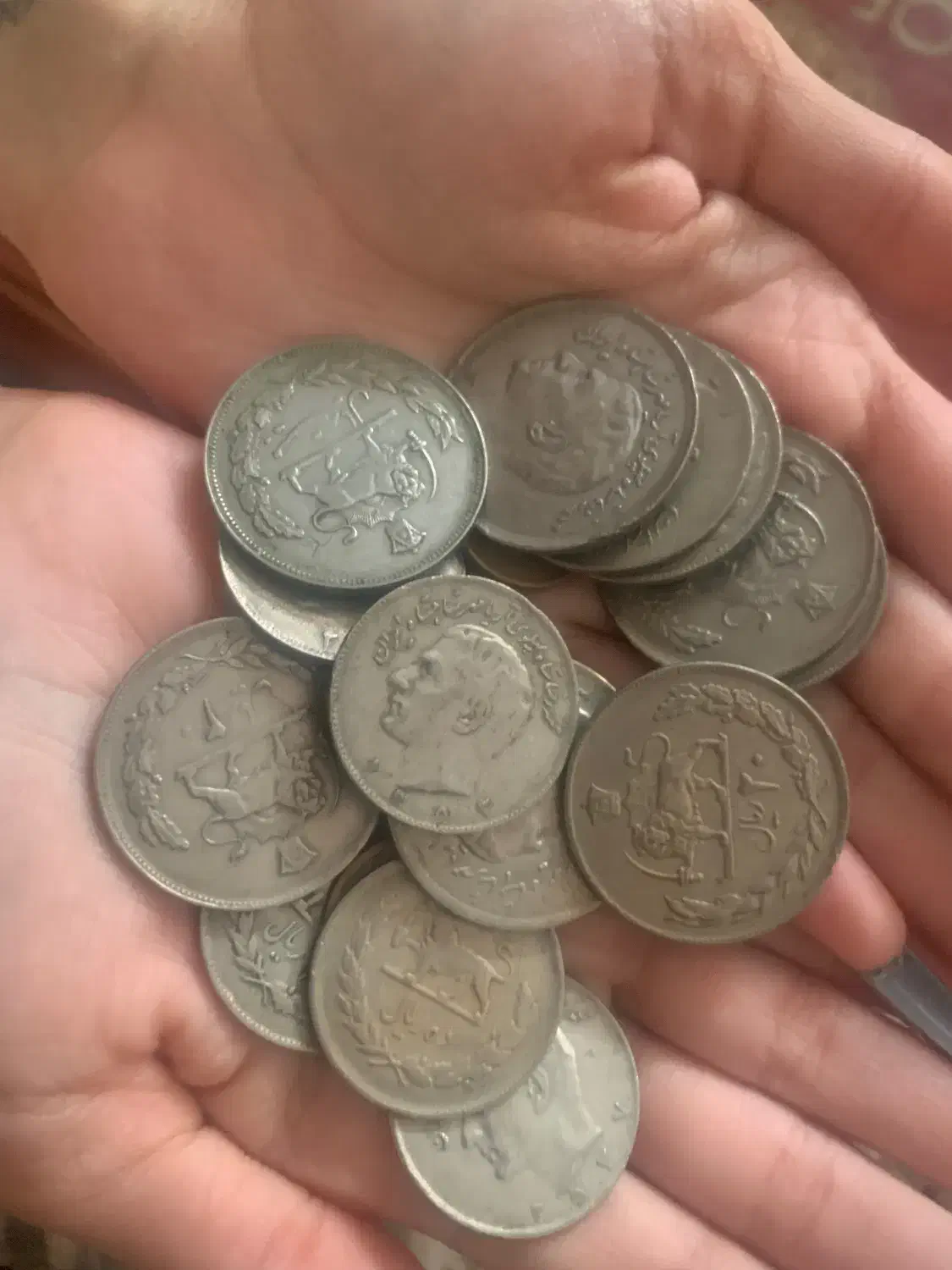 تعدادی پول و سکه کلکسیونی شیر خورشید|کلکسیون سکه، تمبر، اسکناس|رشت, استادسرا|دیوار