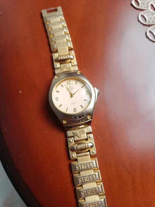 ساعت خاص|ساعت|تهران, آهنگ|دیوار