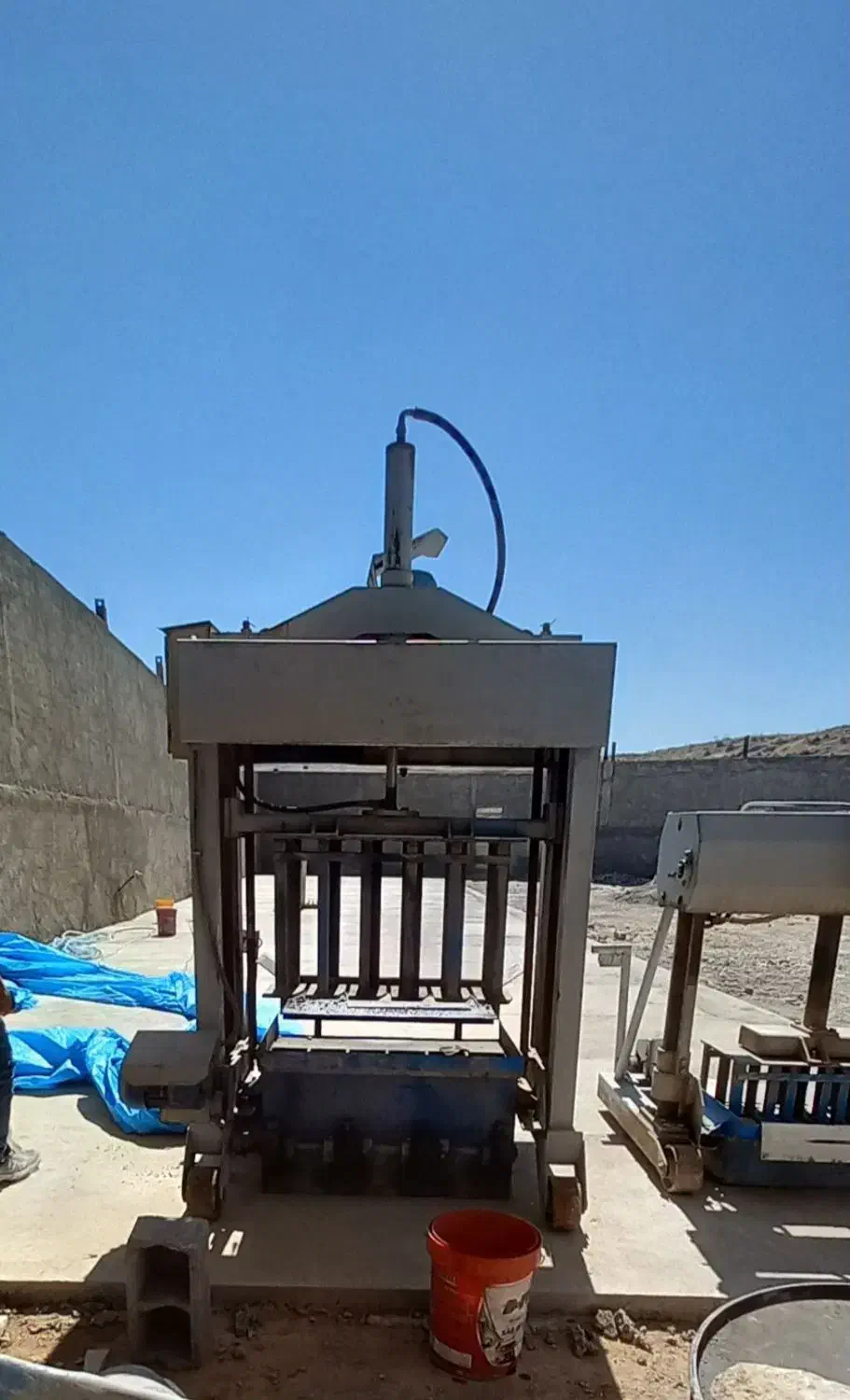 نیاز به اکیپ تولید جدول و بلوک با دستگاه صنعتی|استخدام معماری، عمران و ساختمانی|خرمآباد, |دیوار