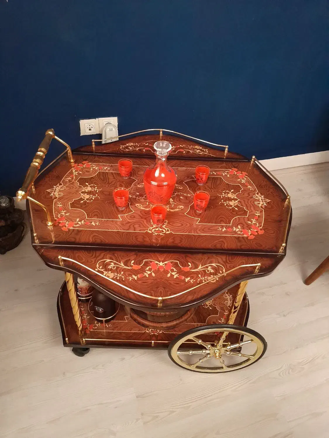 میز بار|بوفه، ویترین، کنسول|رشت, دخانیات|دیوار