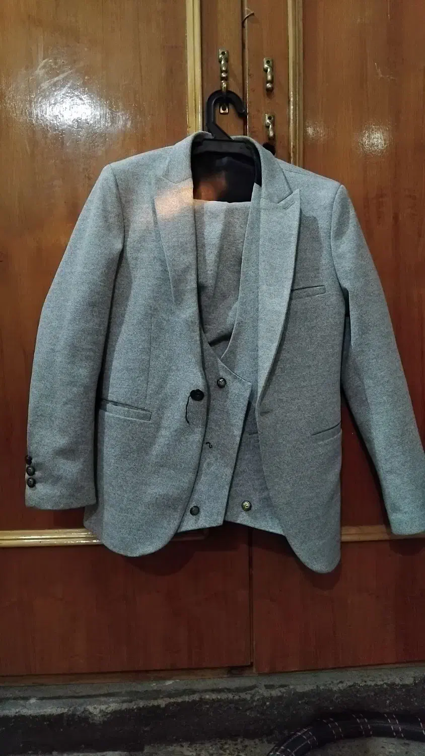 کت وشلوار|لباس|اهواز, دغاغله|دیوار