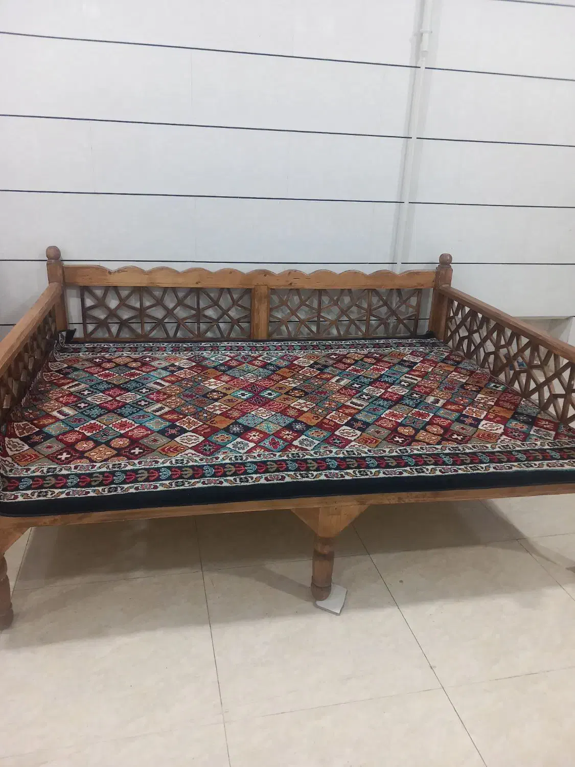 تخت سنتی|مبلمان خانگی و میز عسلی|کوهدشت, |دیوار