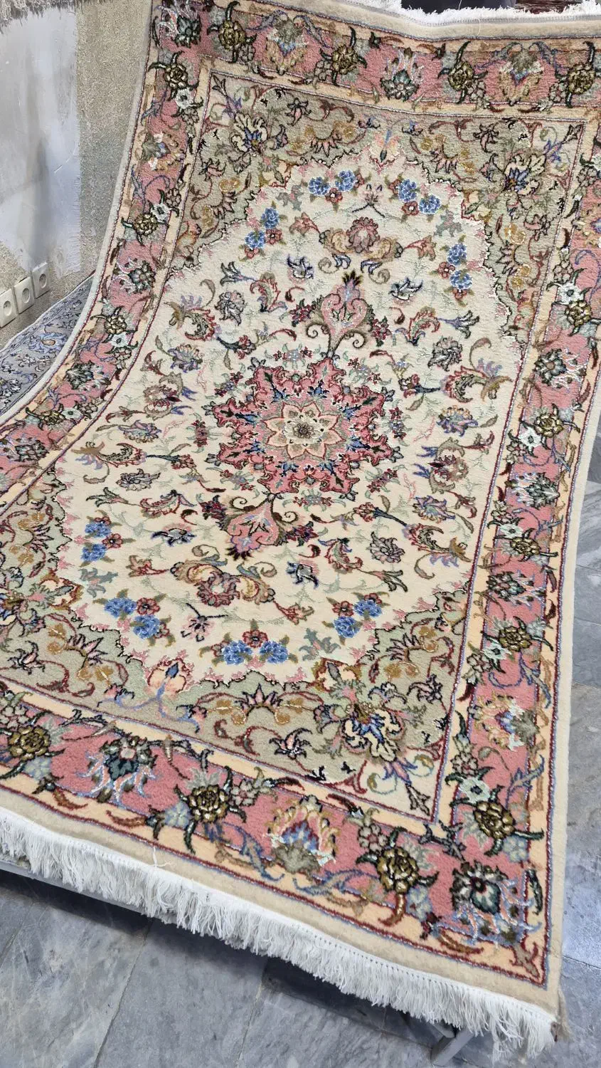 قالیچه دستباف گل ابریشم کاشمر نقشه تبریز|فرش|کرج, برغان|دیوار