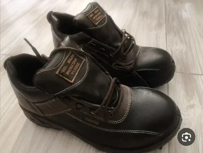 کفش کار|کیف، کفش، کمربند|ری, فیروزآبادی|دیوار