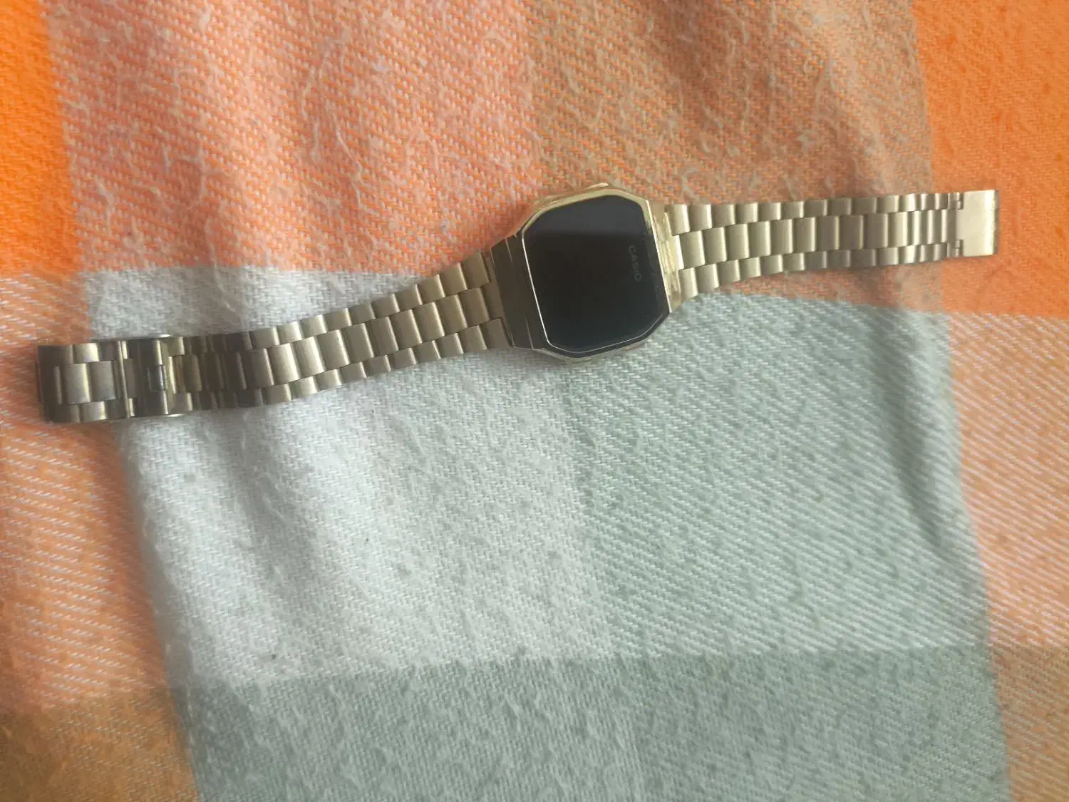 ساعت مچی زده اب|ساعت|آباده, |دیوار