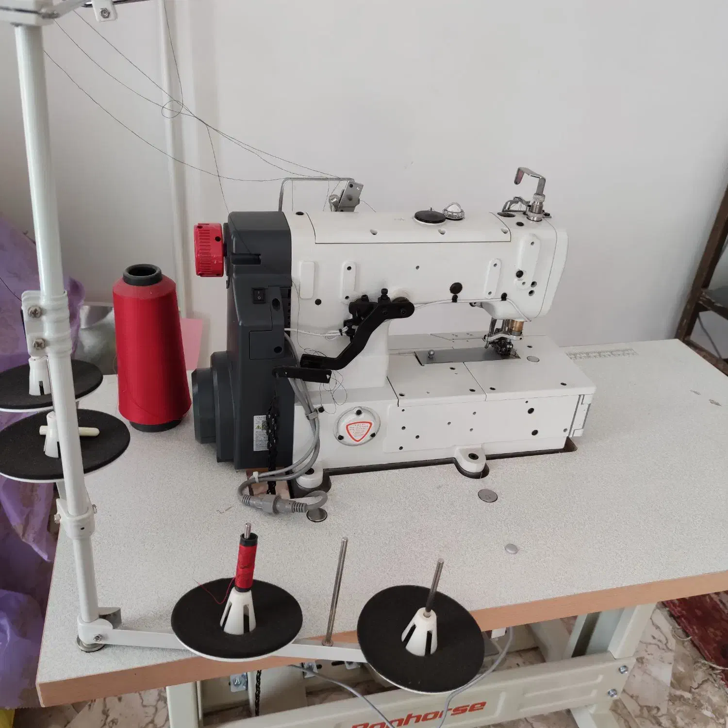 چرخ خیاطی صنعتی بن‌هورس|چرخ خیاطی و ریسندگی|تبریز, |دیوار