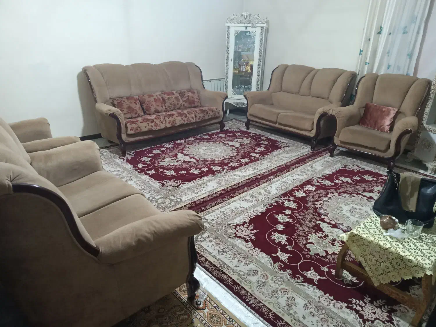 مبل ۹ نفره جنس خوب|مبلمان خانگی و میز عسلی|هشتگرد, شهرک گلها|دیوار