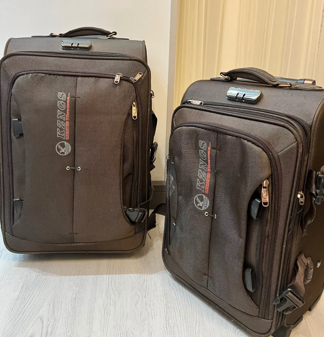 چمدان سایز متوسط و کوچک|کیف، کفش، کمربند|بیرجند, |دیوار