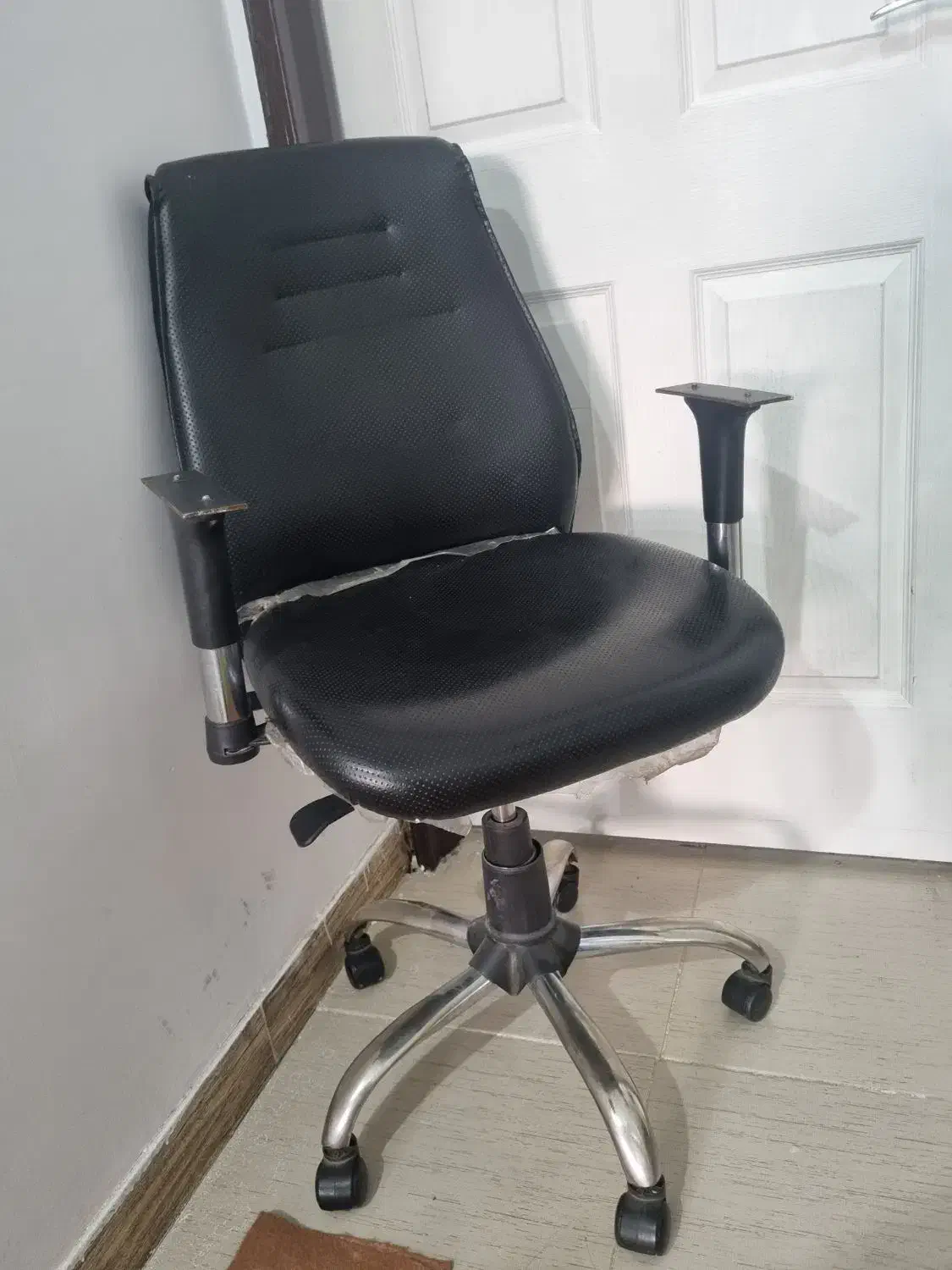 صندلی اداری کاملا سالم|دفتر کار|شهریار, شهرک امیریه|دیوار