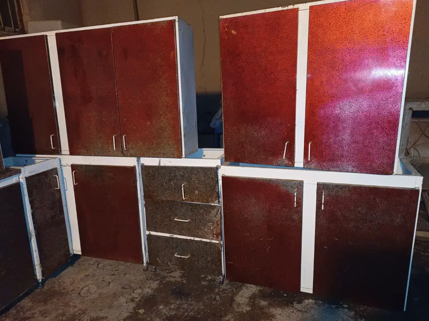 یک دست کابینت آشپزخانه فلزی بسیار محکم|مصالح و تجهیزات ساختمان|کرمان, |دیوار