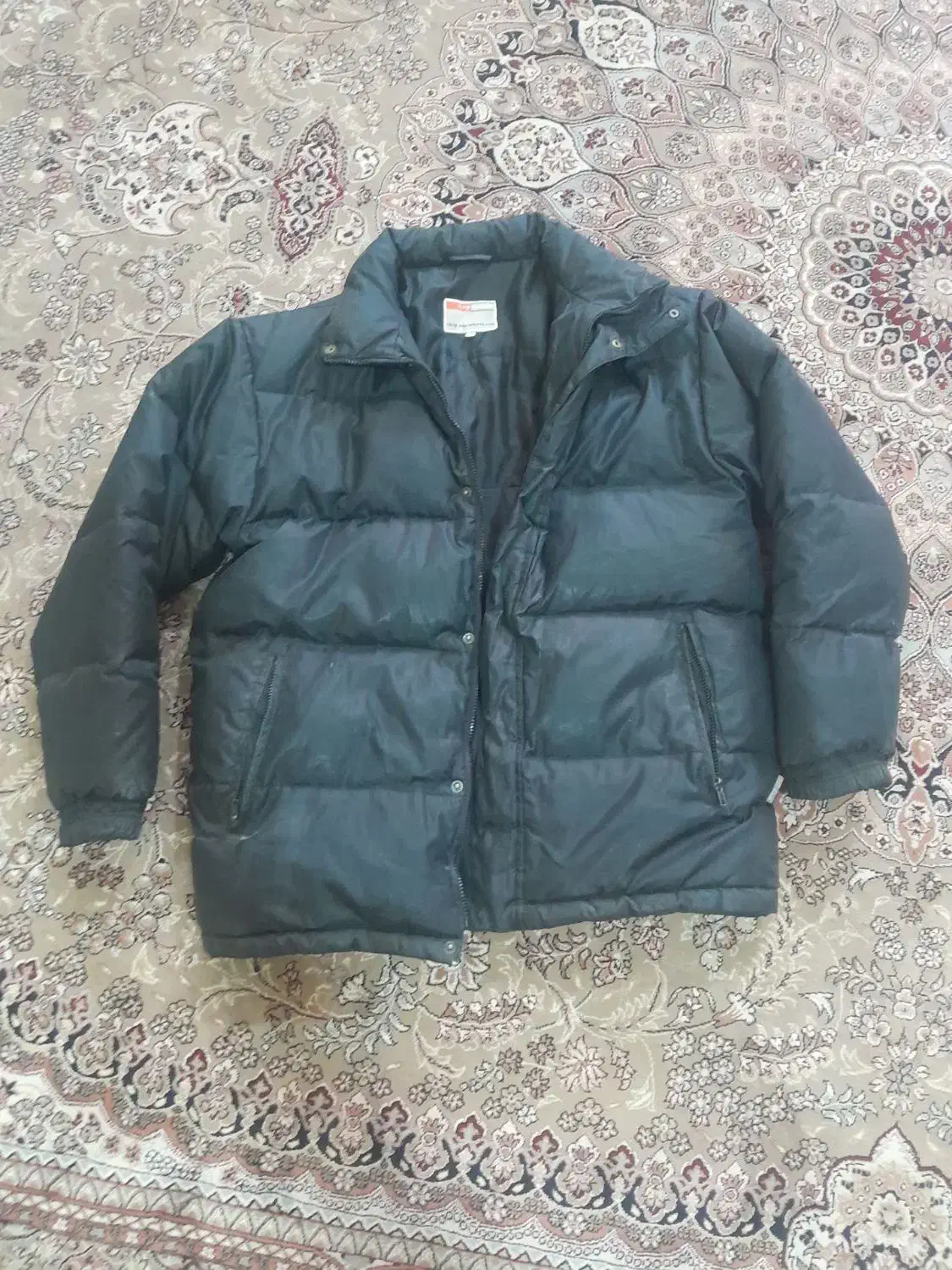 کاپشن و بارانی|لباس|کلاله, |دیوار