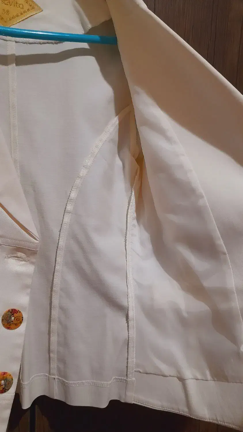 کت و دامن مجلسی|لباس|لاهیجان, امیرشهید|دیوار