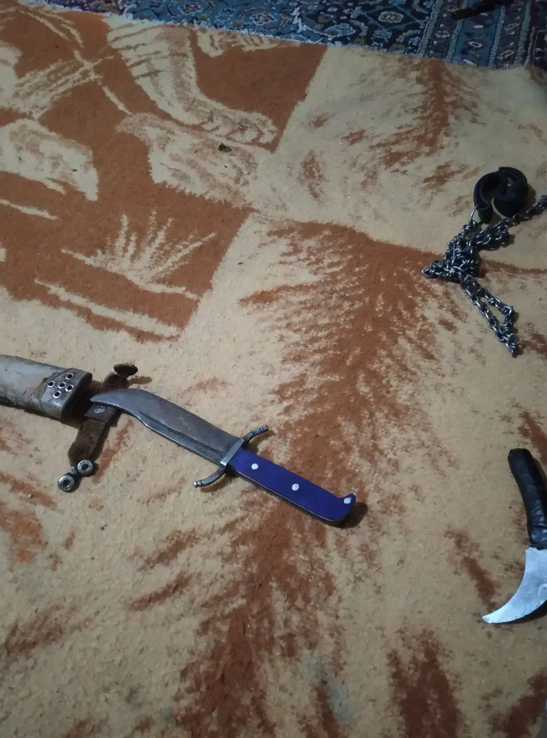 چاقو خیلی قدیمی|کلکسیون اشیاء عتیقه|طاغنکوه, |دیوار