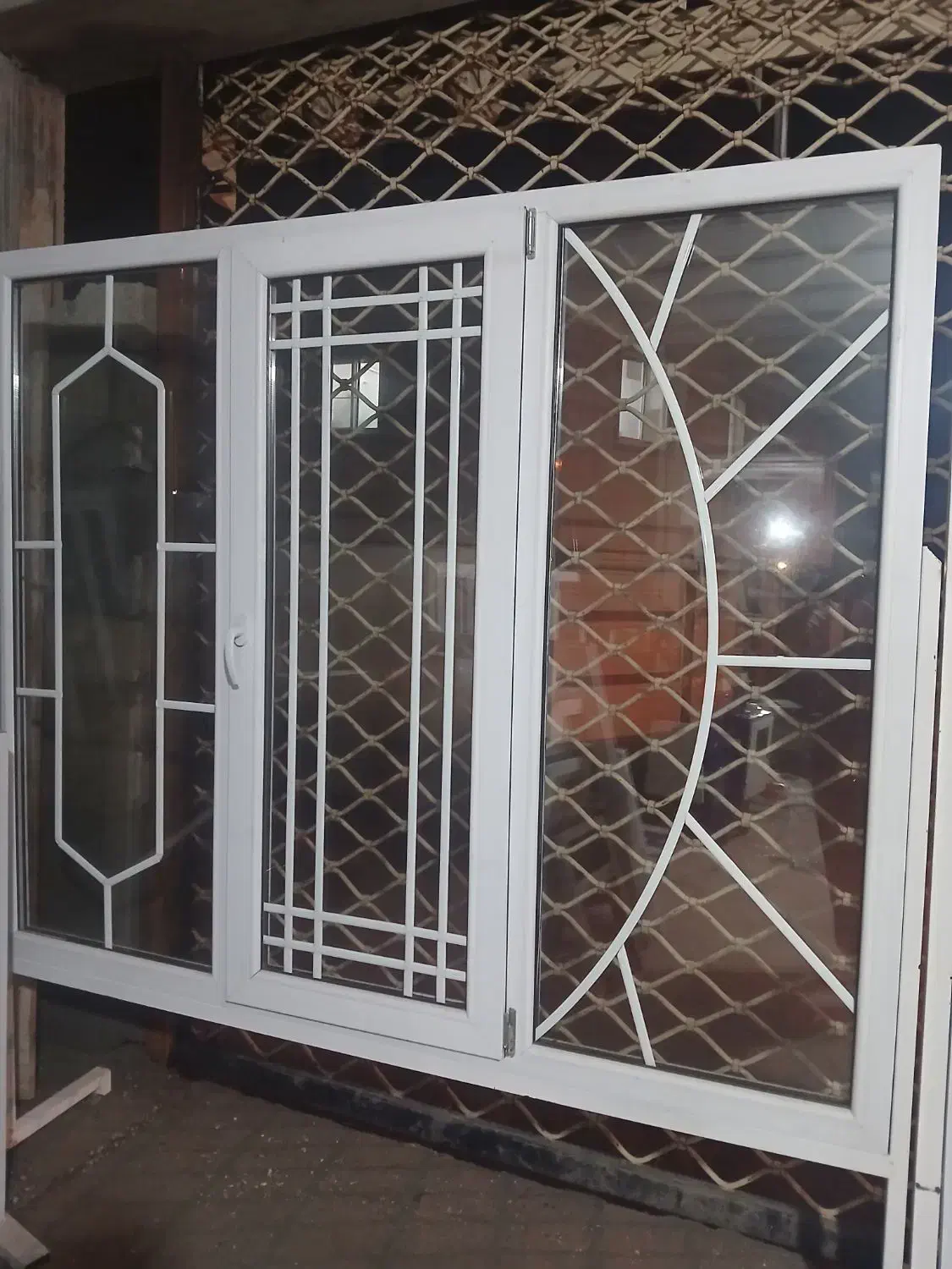 تولید و نصب درب و پنجره های دوجداره|خدمات پیشه و مهارت|تالش, هشتپر|دیوار