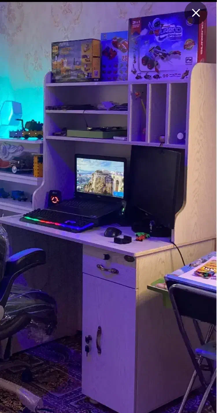 میز تحریر|میز تحریر و کامپیوتر|گلبهار, شهر جدید گلبهار|دیوار