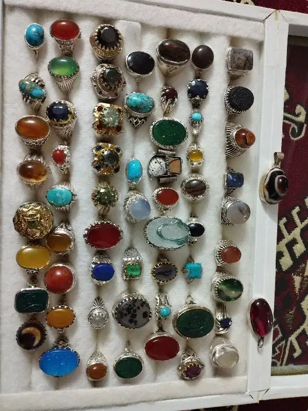 انگشتر ها نصف بیشتراش نگین برلیان سوارشده|جواهرات|مشهد, رضاشهر|دیوار