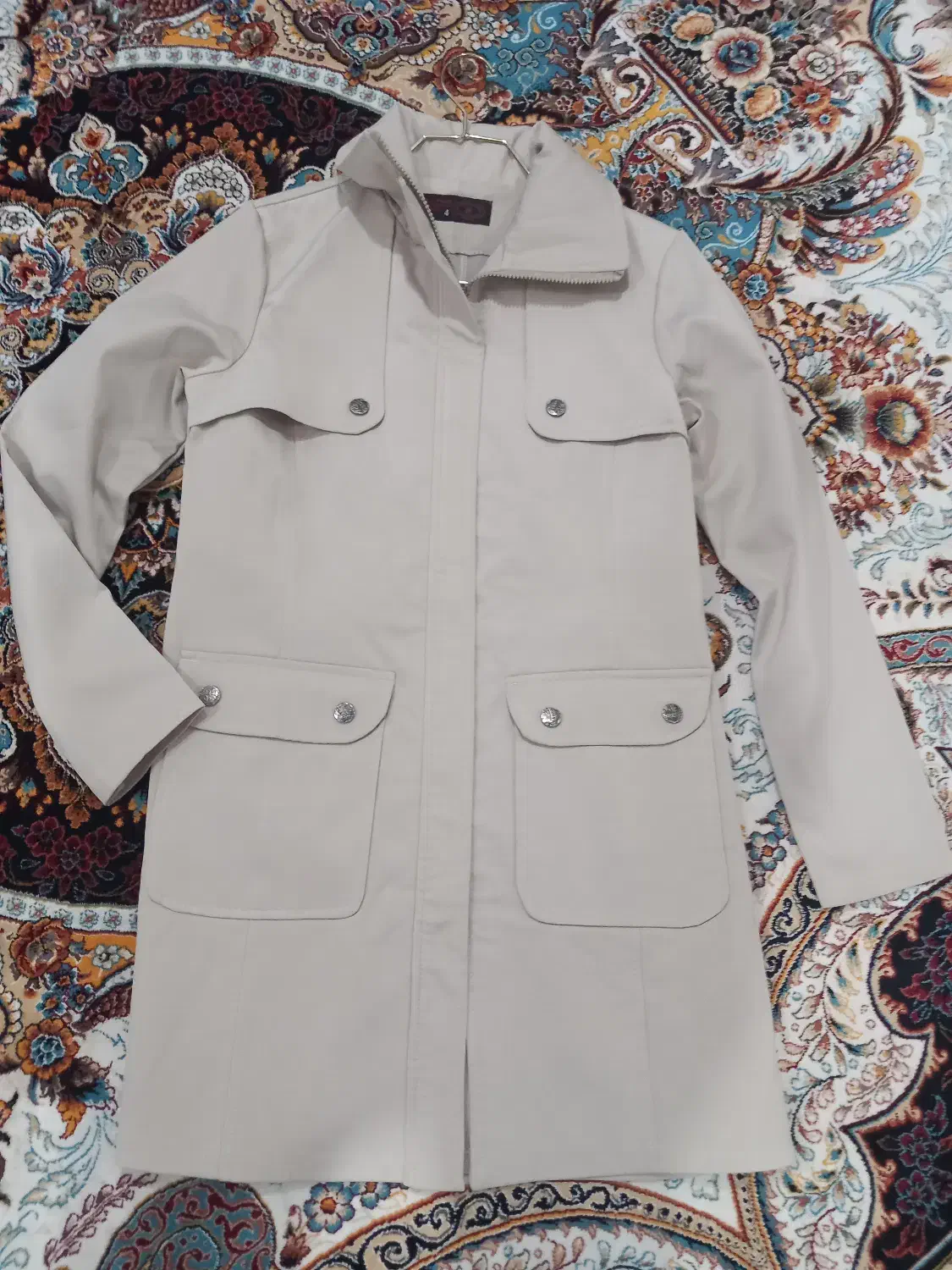 مانتو پالتو|لباس|ایوان, |دیوار