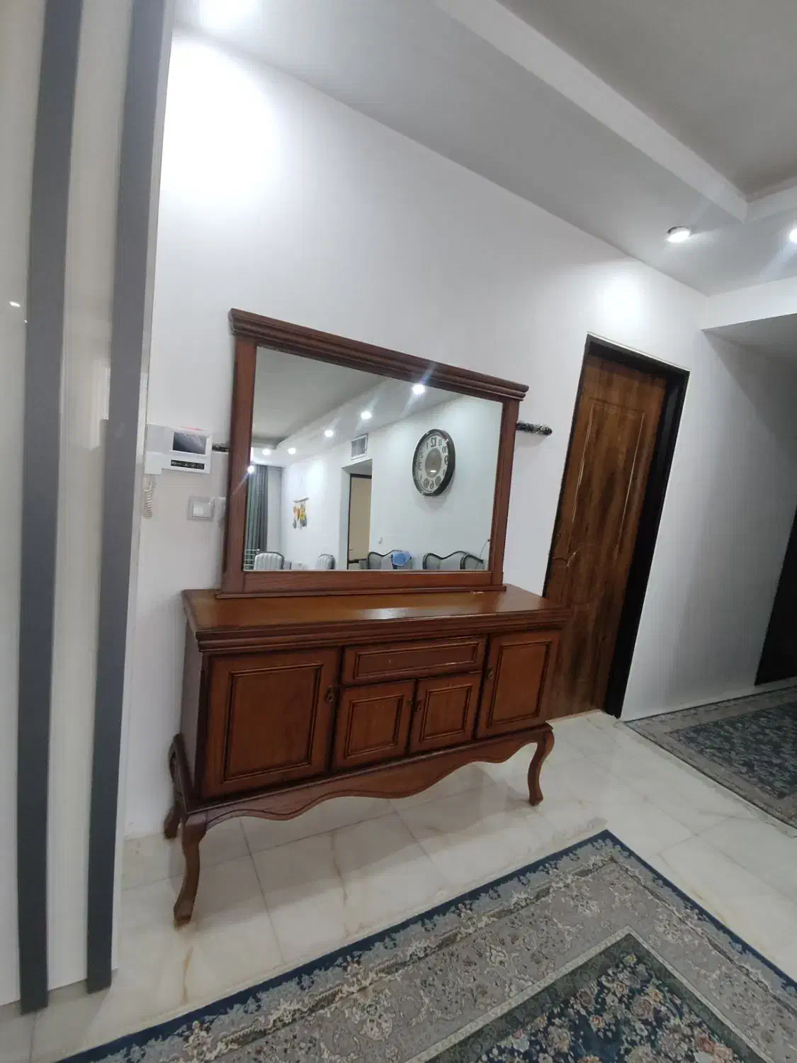 یک عدد میز تلویزیون واینه کنسول|میز تلویزیون|مشکیندشت, |دیوار