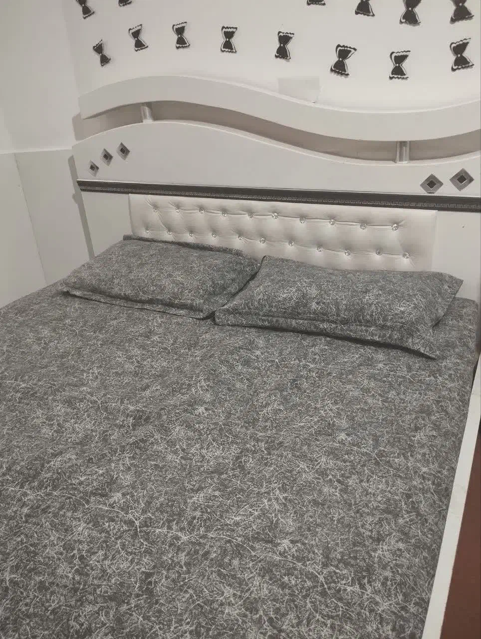 تختخواب دونفره همراباکشووپاتختی|تخت و سرویس خواب|یاسوج, |دیوار