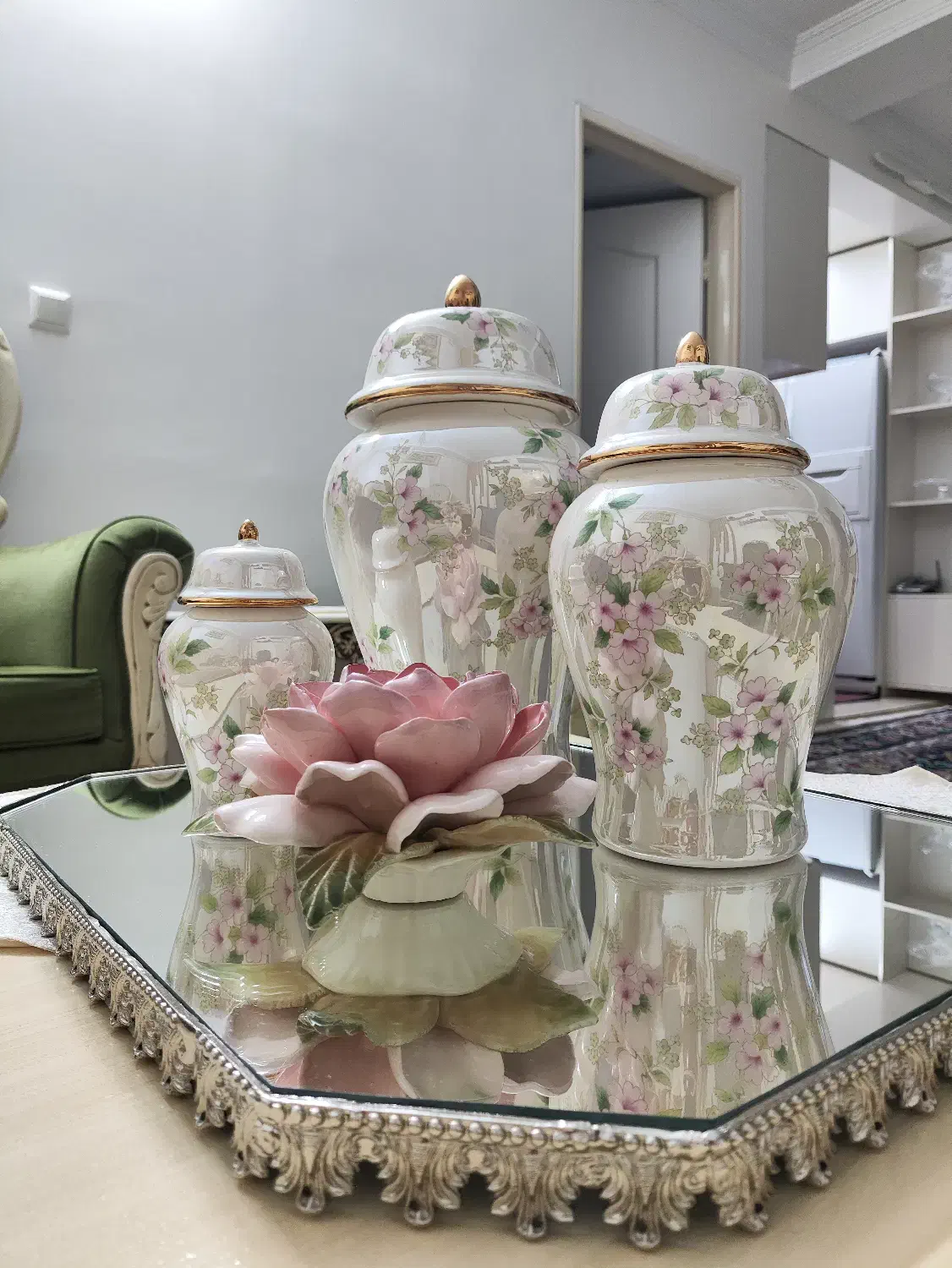 سینی آیینه ای دور نقره ای جنس خوب|صنایع دستی و سایر لوازم تزئینی|تهران, مینای جنوبی|دیوار