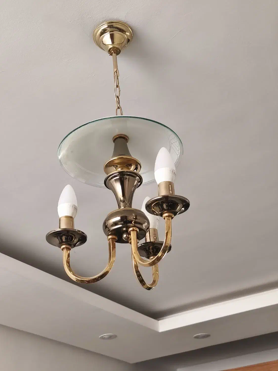 لوستر سه شاخه|لوستر و چراغ آویز|اصفهان, جلفا|دیوار