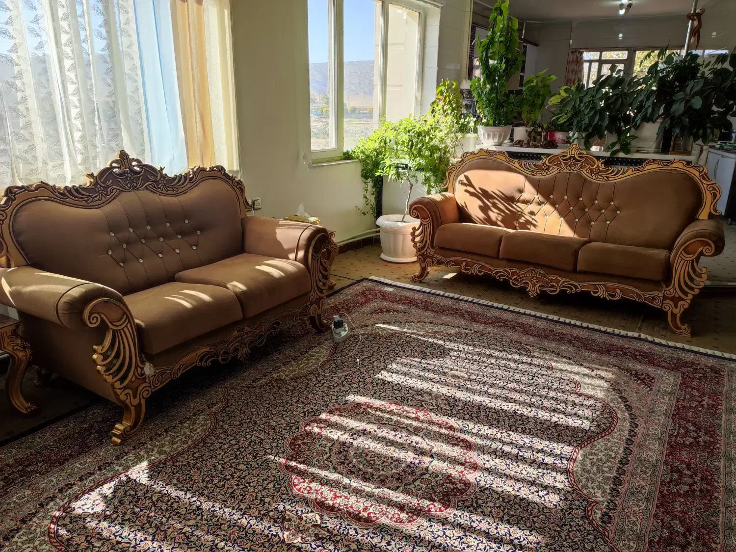 مبل ۷ نفری کلاسیک کاملاً سالم و زیبا|مبلمان خانگی و میز عسلی|اسلامآباد غرب, |دیوار