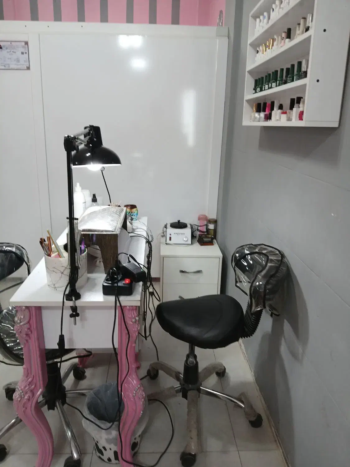 تمام وسایل ناخن صفرتا ۱۰۰ همراه با میز ناخن|آرایشگاه و سالن‌های زیبایی|دزفول, |دیوار