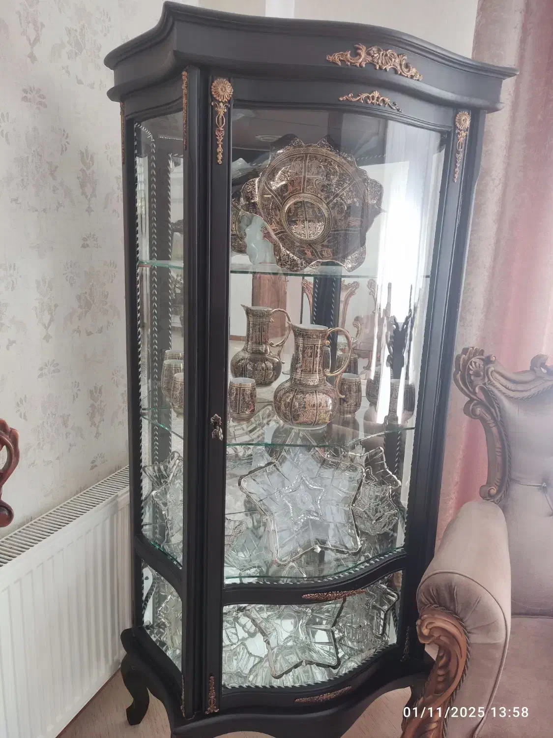 ویترین چوبی|بوفه، ویترین، کنسول|برخوار, |دیوار