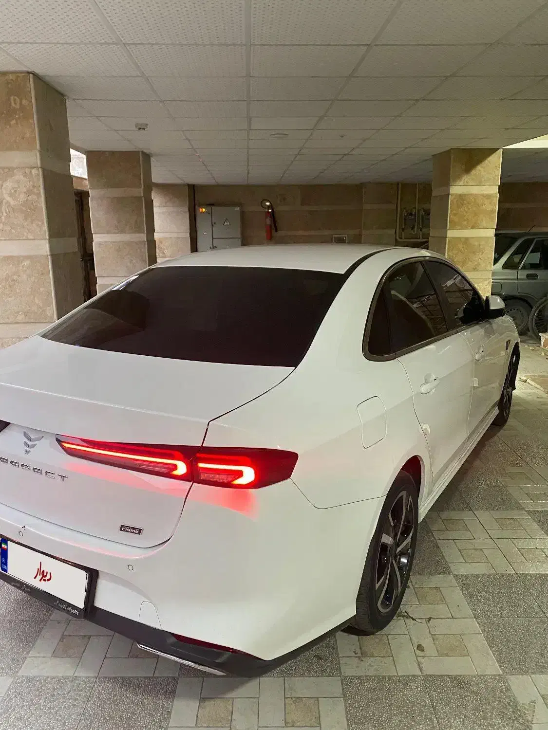 رسپکت۲ مدل۴۰۳ بی رنگ|خودرو سواری و وانت|لاهیجان, شیشه گران|دیوار