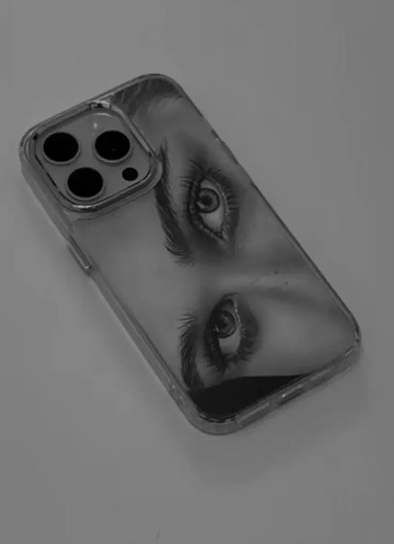 طراحی چشم پشت قاب گوشی و صفحه کتاب هدیه ای خاص|تابلو، نقاشی، عکس|دوگنبدان, |دیوار