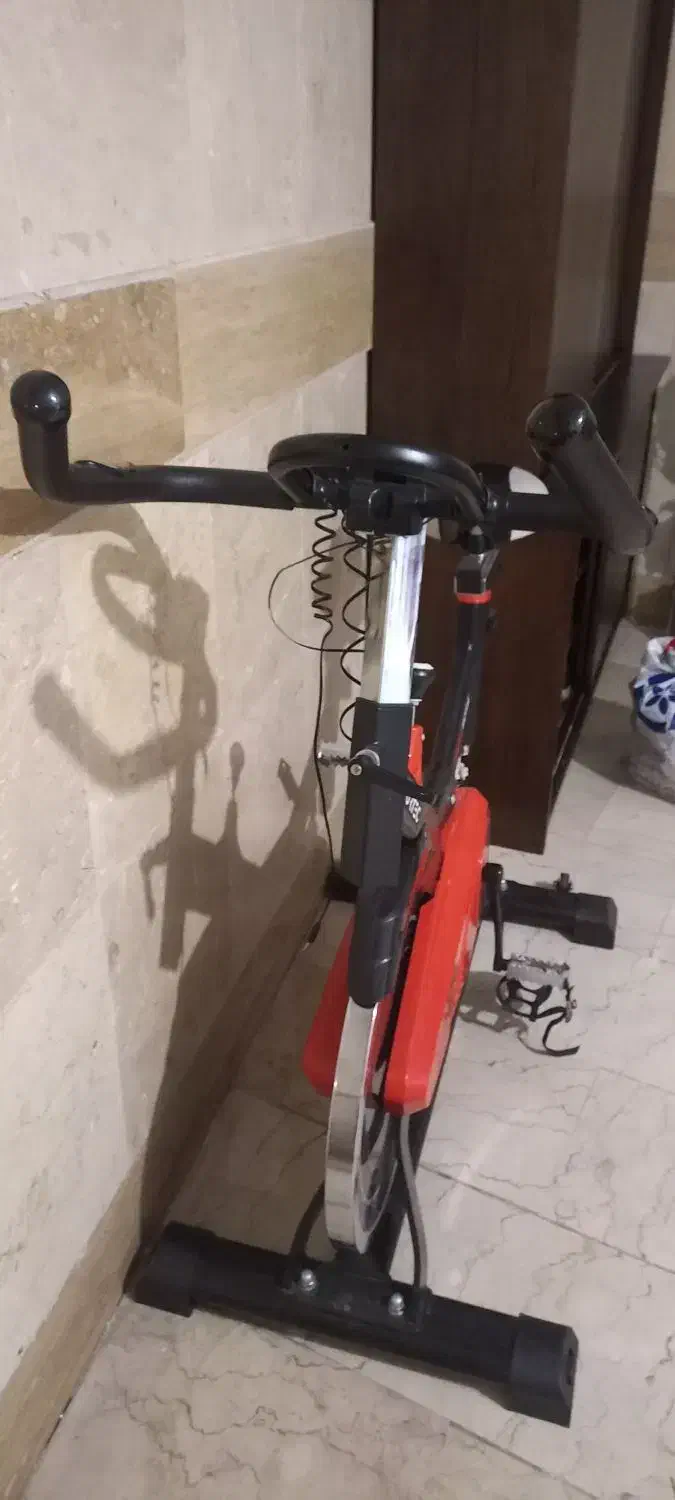 دوچرخه ثابت ورزشی|تجهیزات ورزشی|بومهن, |دیوار