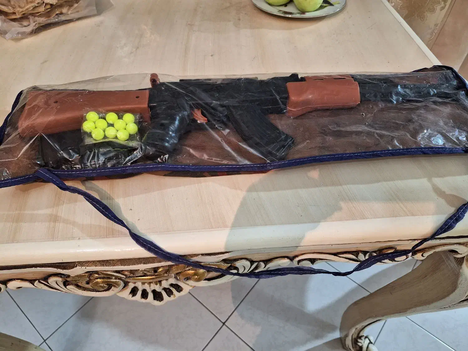 تفنگ|اسباببازی بچه|تهران, دبستان|دیوار