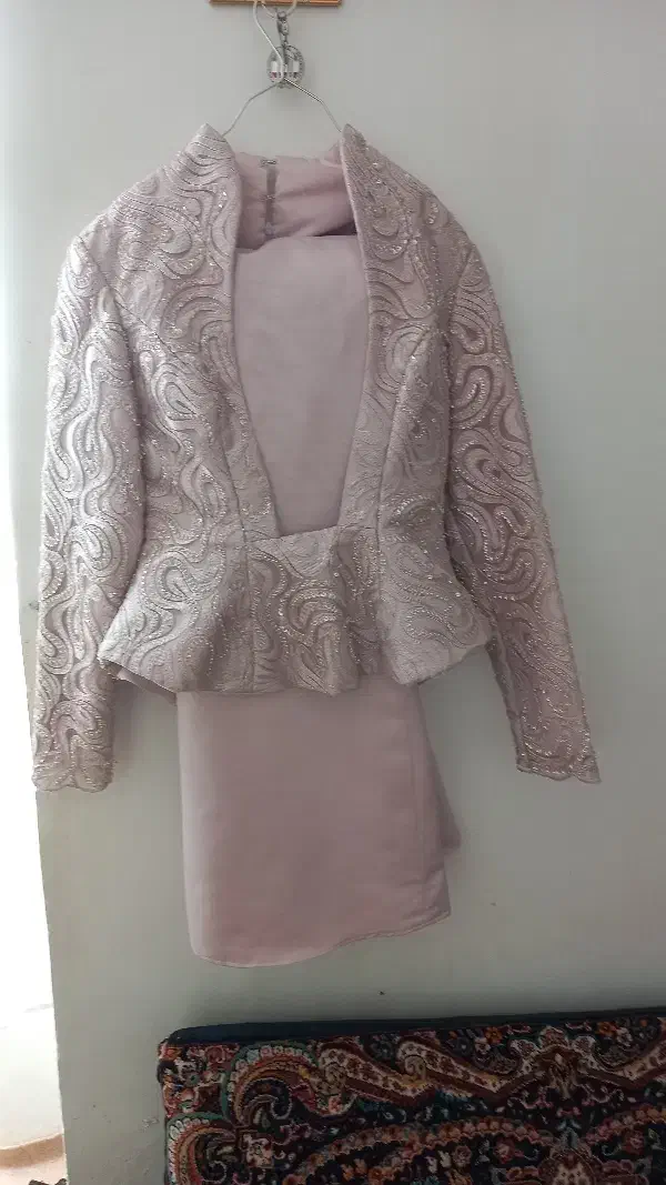 پیراهن مجلسی|لباس|بوژگان, |دیوار