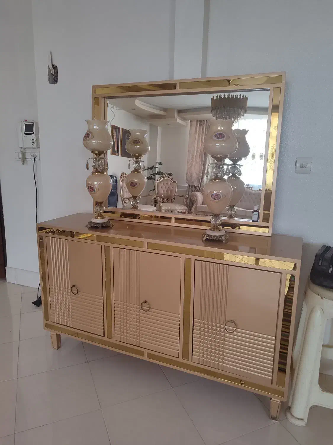 آینه و کنسول جدید|بوفه، ویترین، کنسول|شاهین‌شهر, خانه کارگر|دیوار