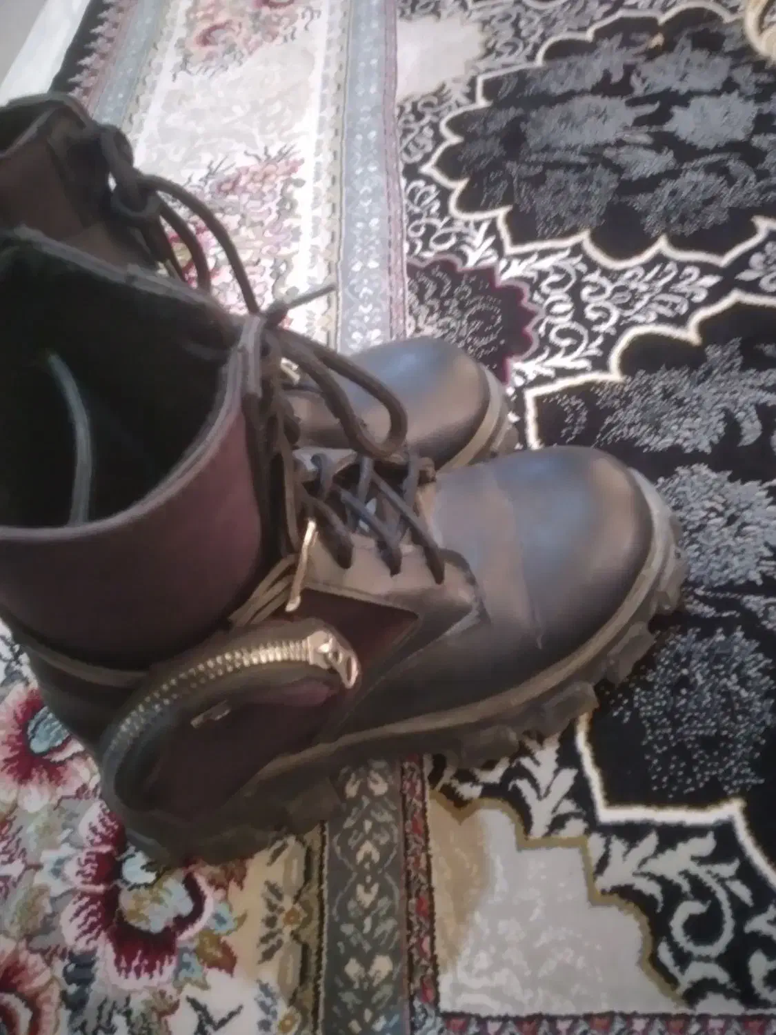 پوتین|کیف، کفش، کمربند|بروجرد, |دیوار