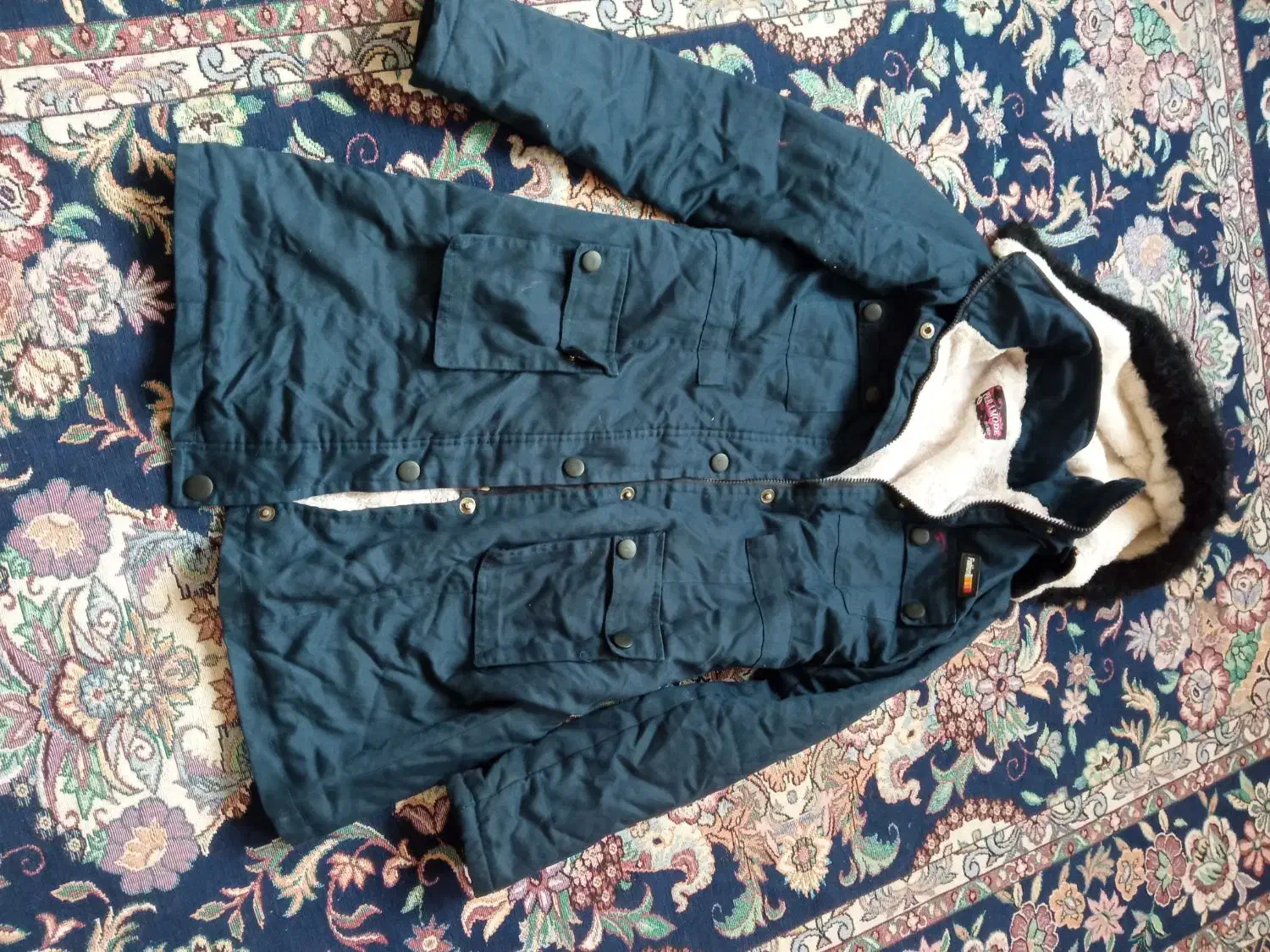 پالتو|لباس|بومهن, |دیوار