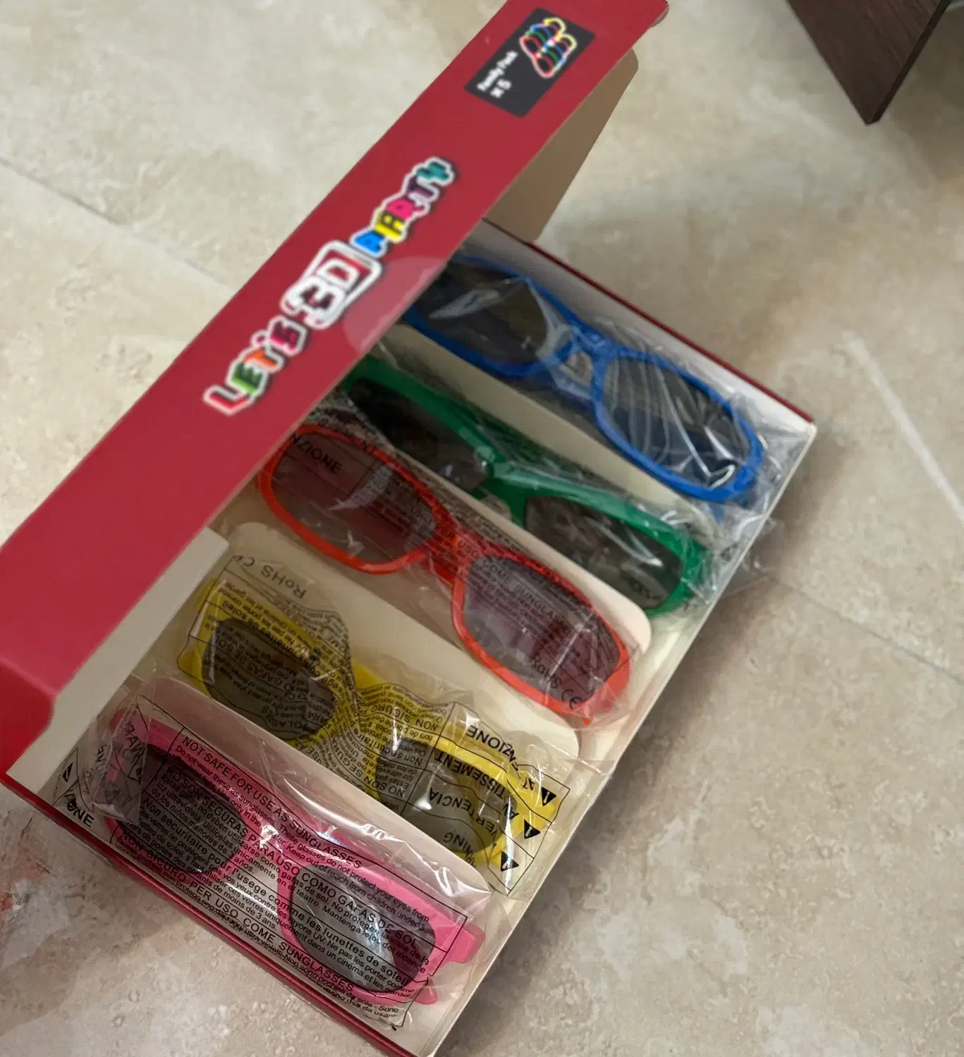 تلویزیون الجی و میز تلویزیونی|تلویزیون و پروژکتور|ساری, |دیوار