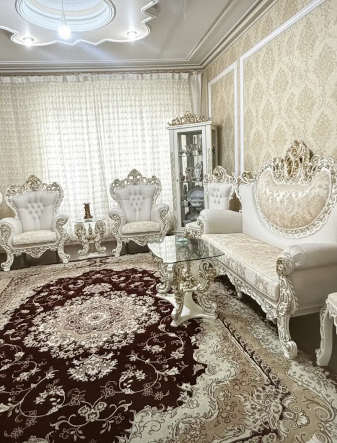 مبل ست با میز نهار خوری و ویترین|مبلمان خانگی و میز عسلی|هشتگرد, شهرک گلها|دیوار