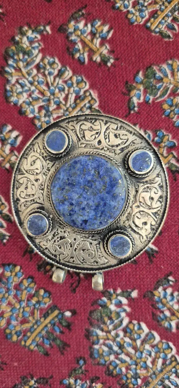 گردنبد ورشو|کلکسیون اشیاء عتیقه|قزوین, |دیوار