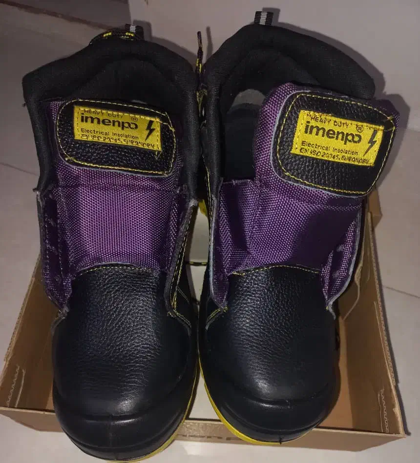 پوتین|کیف، کفش، کمربند|اهواز, سپیدار|دیوار