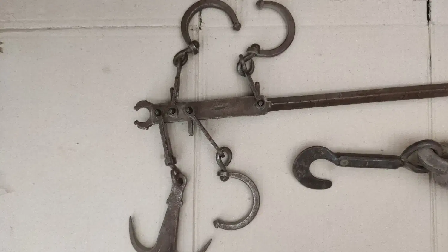 قپان یاقفون قدیمی ۳در|کلکسیون اشیاء عتیقه|مهریز, |دیوار