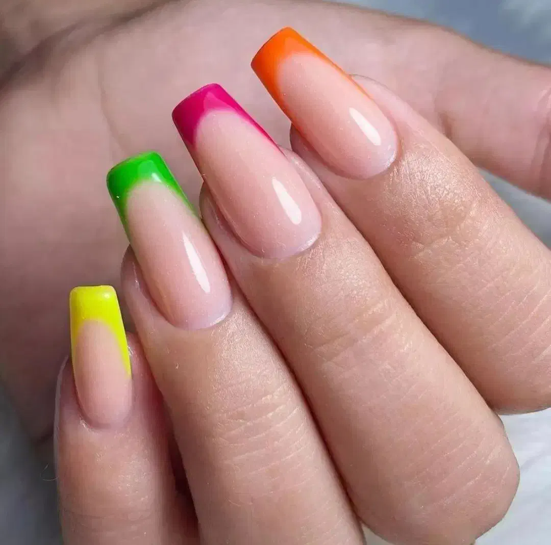 کاشت ناخن با بهترین متریال و بالاترین کیفیت|خدمات آرایشگری و زیبایی|جهرم, |دیوار