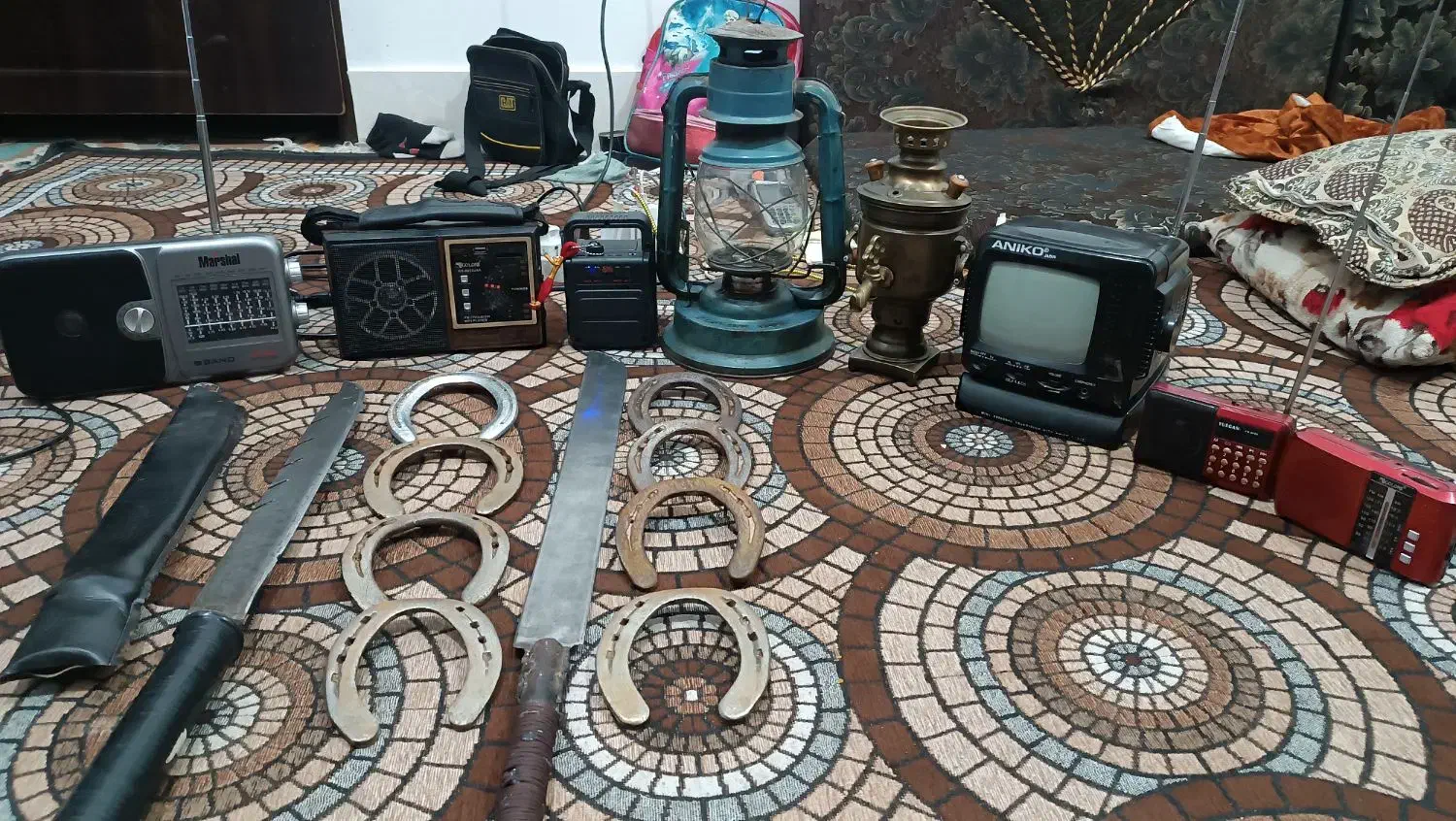 رادیو ، فانوس ، سماور، نعل ،TV|کلکسیون اشیاء عتیقه|شوشتر, |دیوار