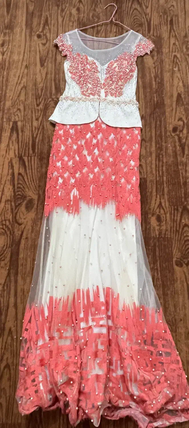 لباس مجلسی|لباس|قشم, |دیوار