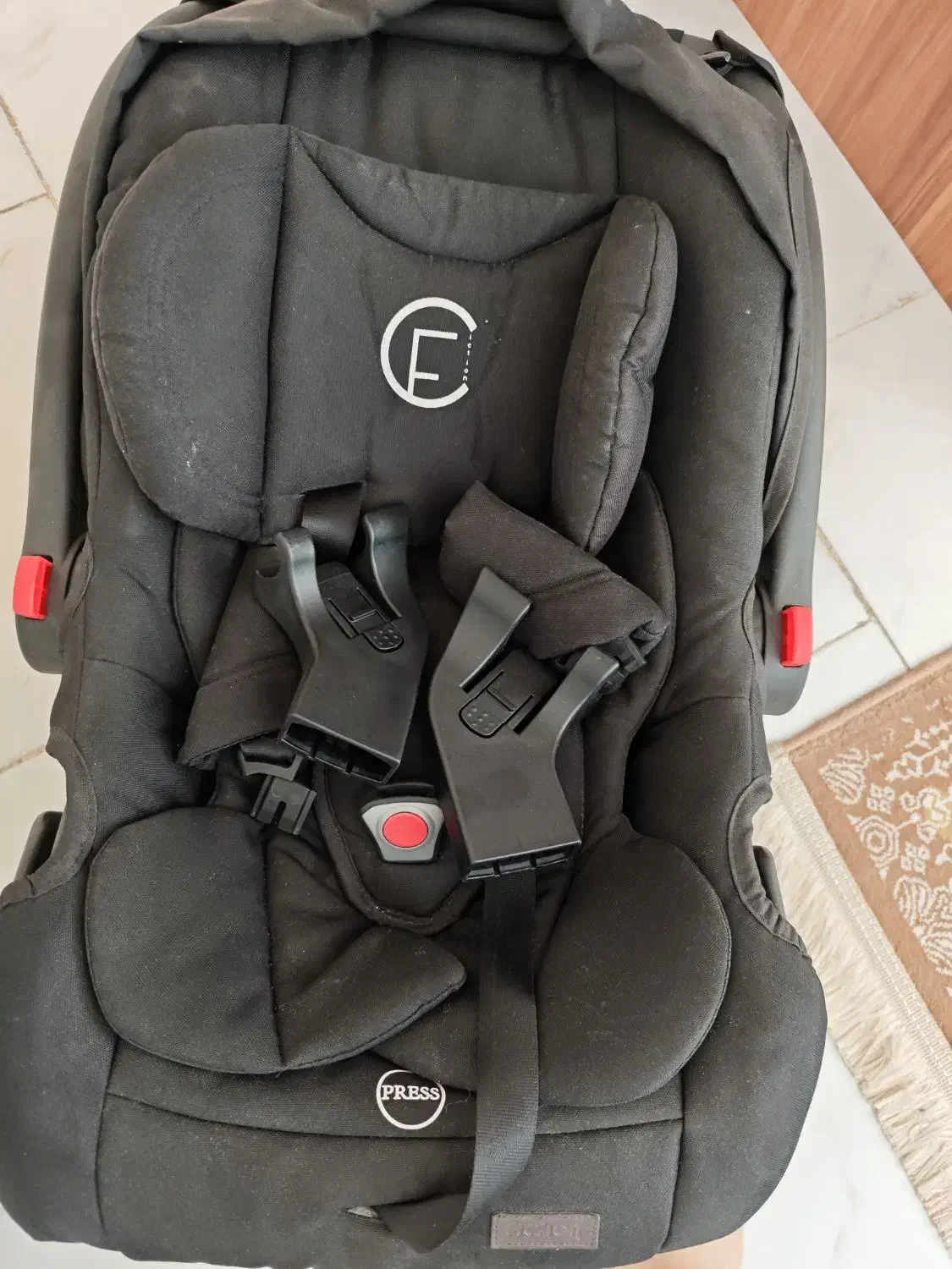 کریر fiction|کالسکه و لوازم جانبی|تهران, نیروی دریایی|دیوار