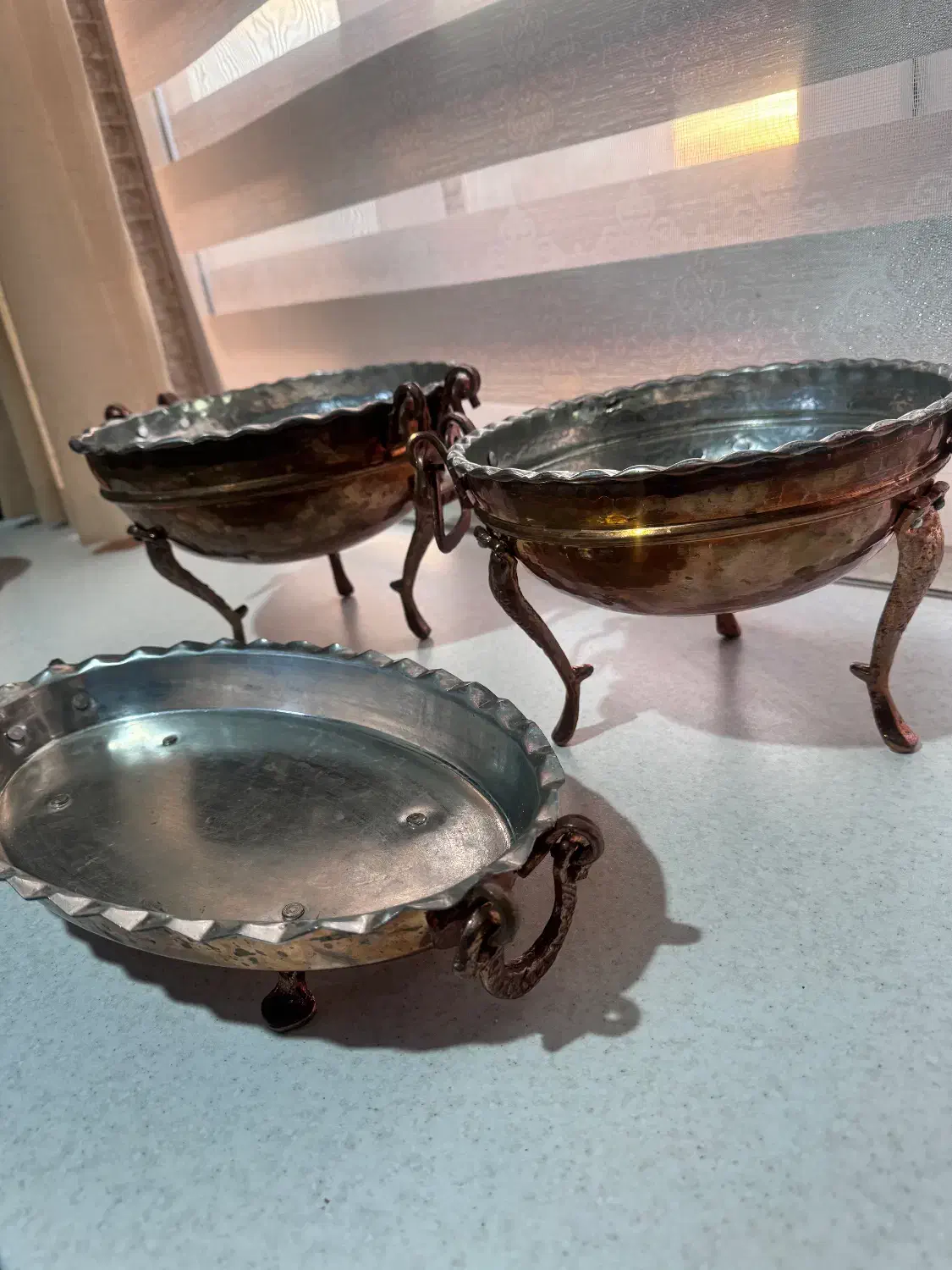 ظروف مسی چکش کوب زنجان.نو فقط دکوری استفاده شده|صنایع دستی و سایر لوازم تزئینی|الوند, |دیوار