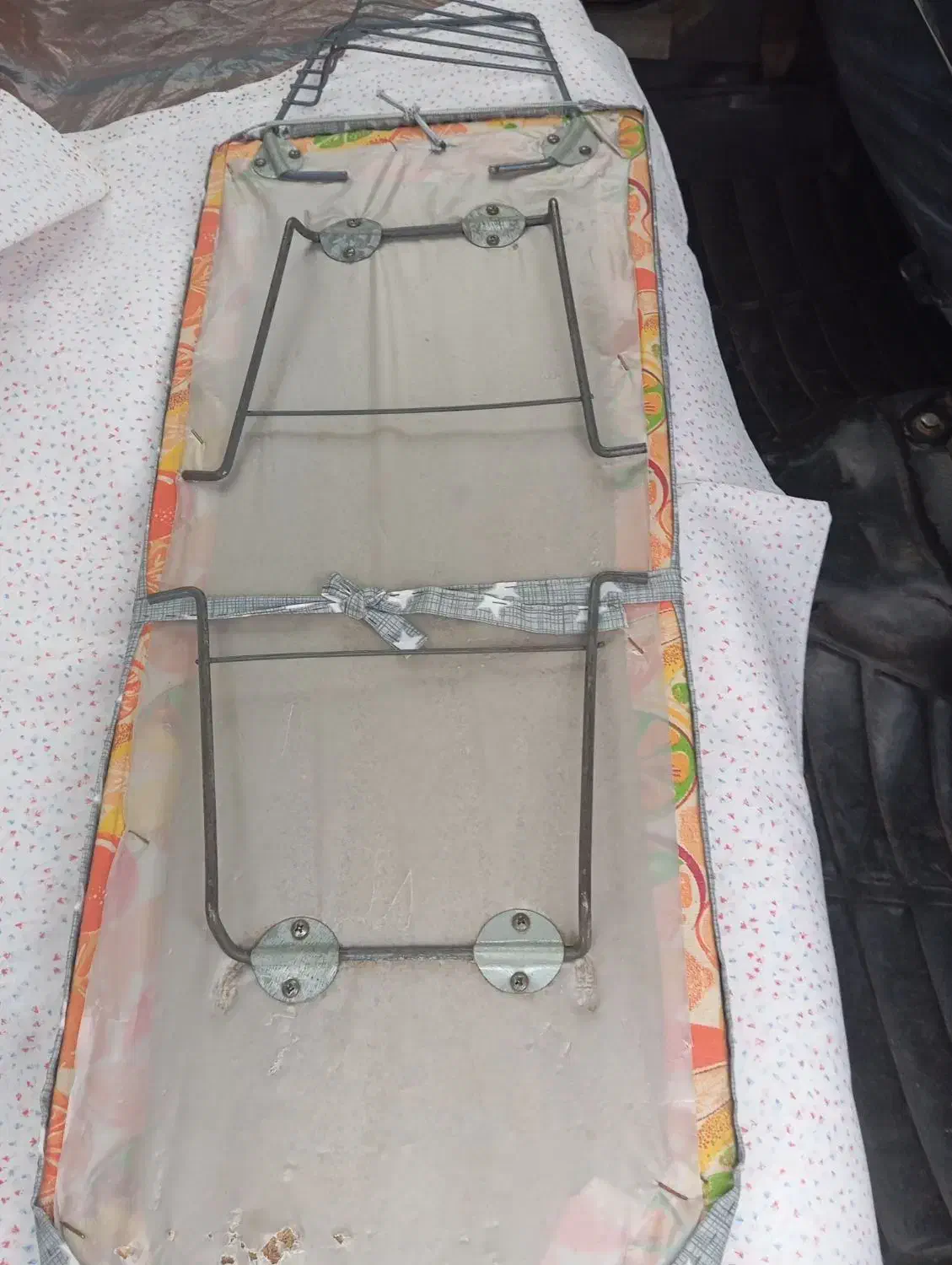 یک عدد میز اتو|اتو و لوازم اتو|رشت, منظریه|دیوار