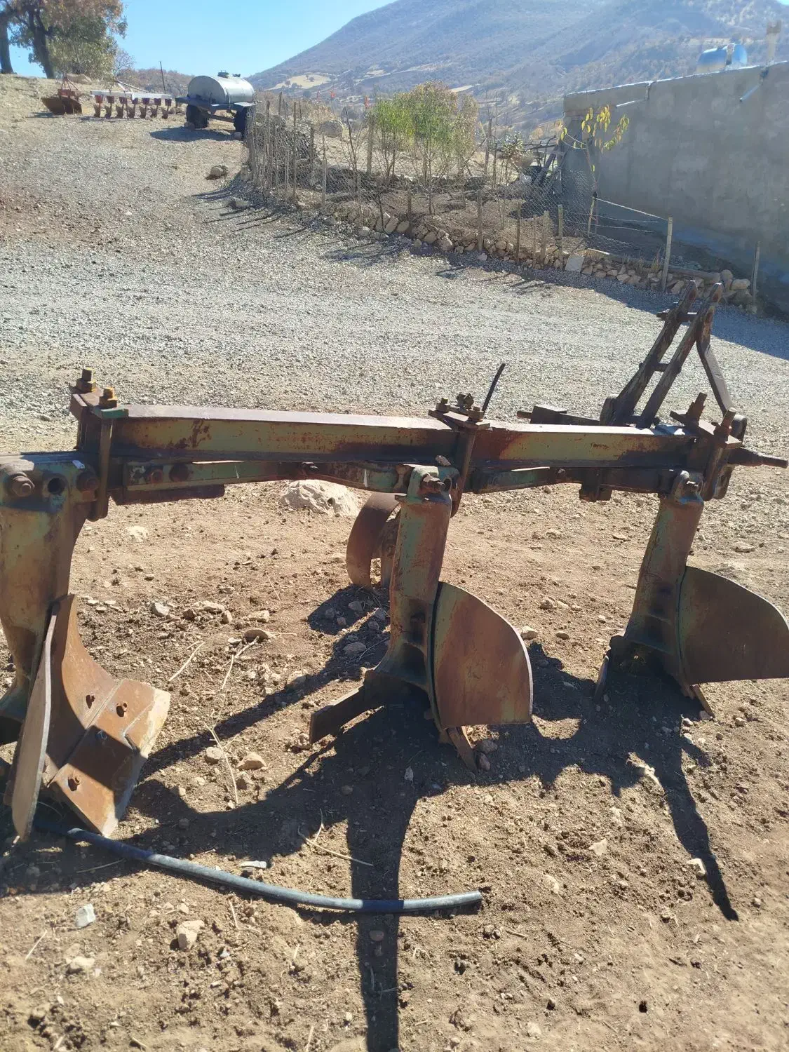 گاو‌آهن|ماشین‌آلات صنعتی|گهواره, |دیوار