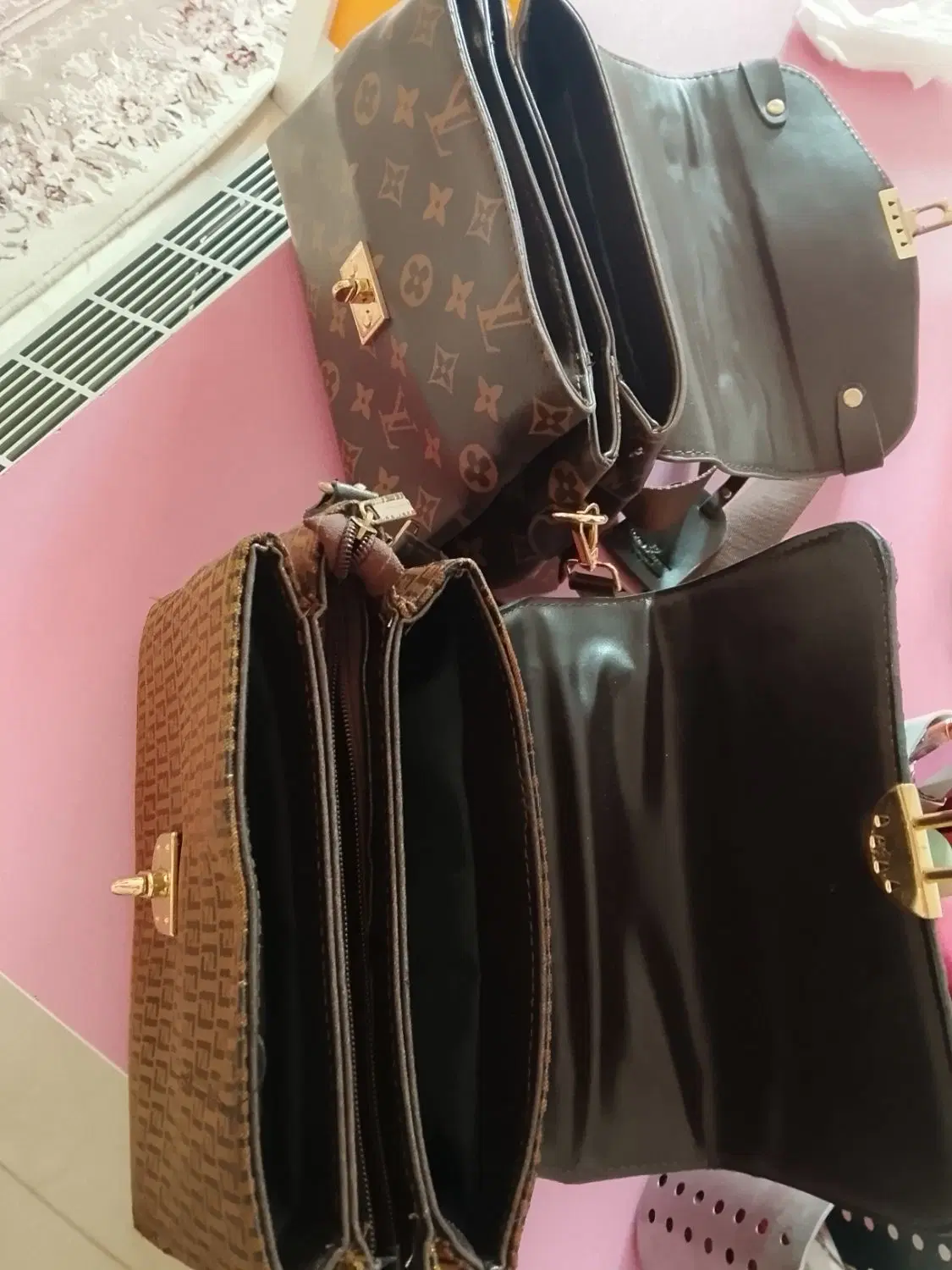 کیف|کیف، کفش، کمربند|خلخال, |دیوار
