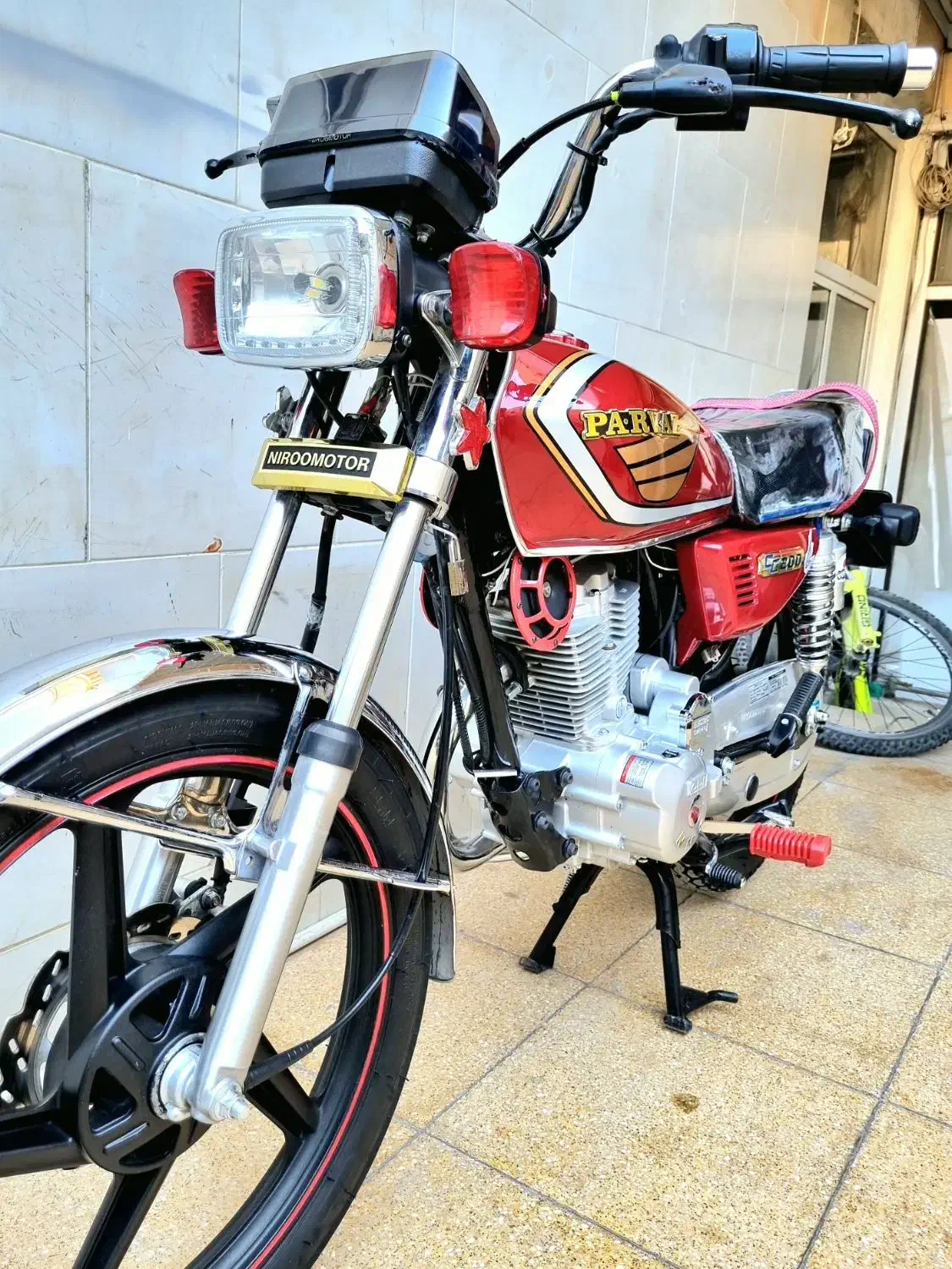 ۲۰۰پرواز درحد خشک|موتورسیکلت|نجف‌آباد, قلعه سفید|دیوار